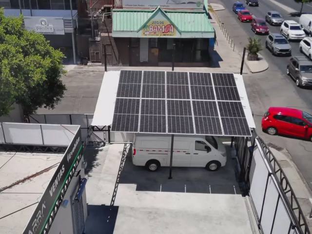 Cochera solar en zona urbana