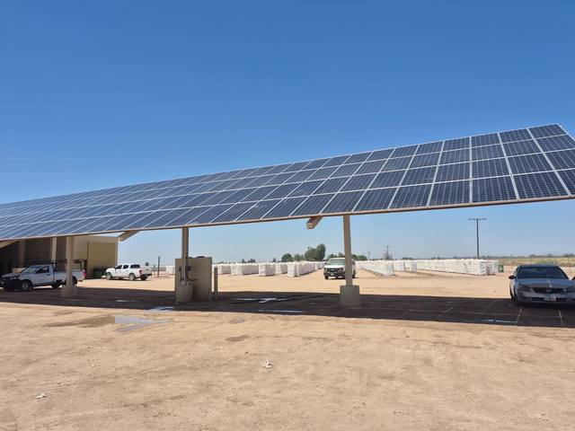 Cochera solar para flotilla de vehículos